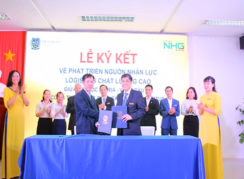 Lễ ký kết phát triển nguồn nhân lực logistics chất lượng cao giữa Trường BVU và đối tác (ảnh: BVU) Lễ ký kết phát triển nguồn nhân lực logistics chất lượng cao giữa Trường BVU và đối tác (ảnh: BVU)