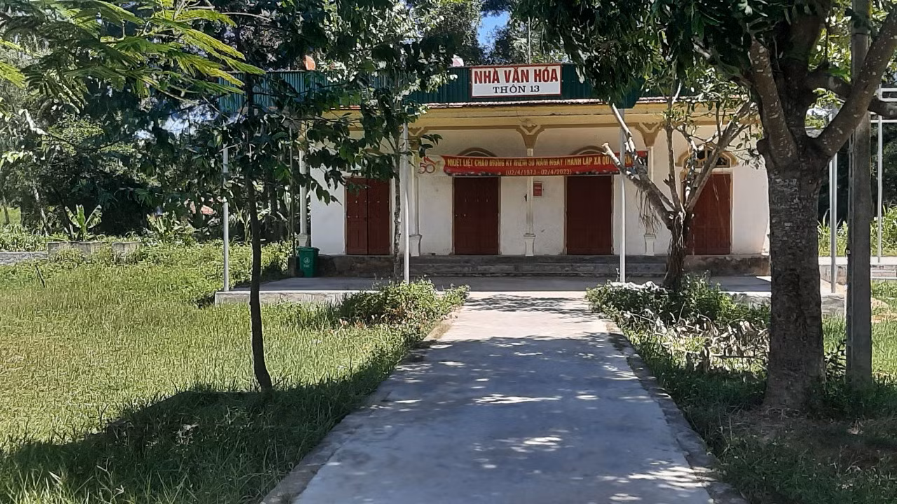 Nhà văn hóa thôn 13, xã Quỳnh Tân một trong những địa điểm trước đó diễn ra hoạt động dạy phụ đạo tiếng Anh miễn phí trong dịp hè của đoàn thanh niên xã này. Ảnh: CTV