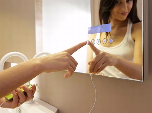 8. Gương máy nghe nhạc MP3 Mặc dù chiếc gương Maitre của Stocco này trông giống hệt chiếc gương bình thường nhưng nó lại có một điều khác biệt và đáng ngạc nhiên dành cho phòng tắm của bạn. Điểm đáng chú ý ở đây là một màn hình cảm ứng đặt ở góc phải gương cho phép bạn nghe radio hoặc các bản nhạc từ máy nghe nhạc MP3 trong khi đang tắm.