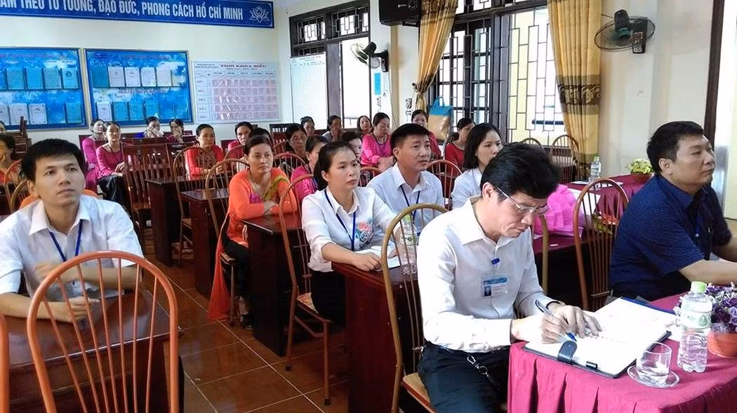 Giáo viên đi học thăng hạng đang phải đóng khoản tiền khá lớn (Ảnh minh họa: Nguồn từ webiste trường Tiểu học Đồng Quang A, Quốc Oai, Hà Nội) Giáo viên đi học thăng hạng đang phải đóng khoản tiền khá lớn (Ảnh minh họa: Nguồn từ webiste trường Tiểu học Đồng Quang A, Quốc Oai, Hà Nội)
