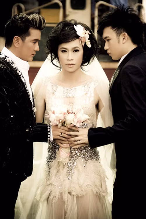 Bộ ảnh cưới tay ba của Mr. Đàm - Hoài Linh và Dương Triệu Vũ từng gây xôn xao dư luận suốt một thời gian dài.