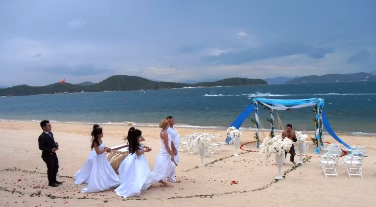 Cùng đến “Trung tâm” tiệc cưới.