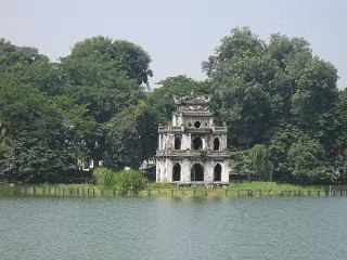 Tháp rùa cổ kính.