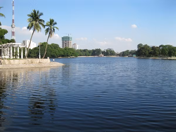 Tĩnh lặng.