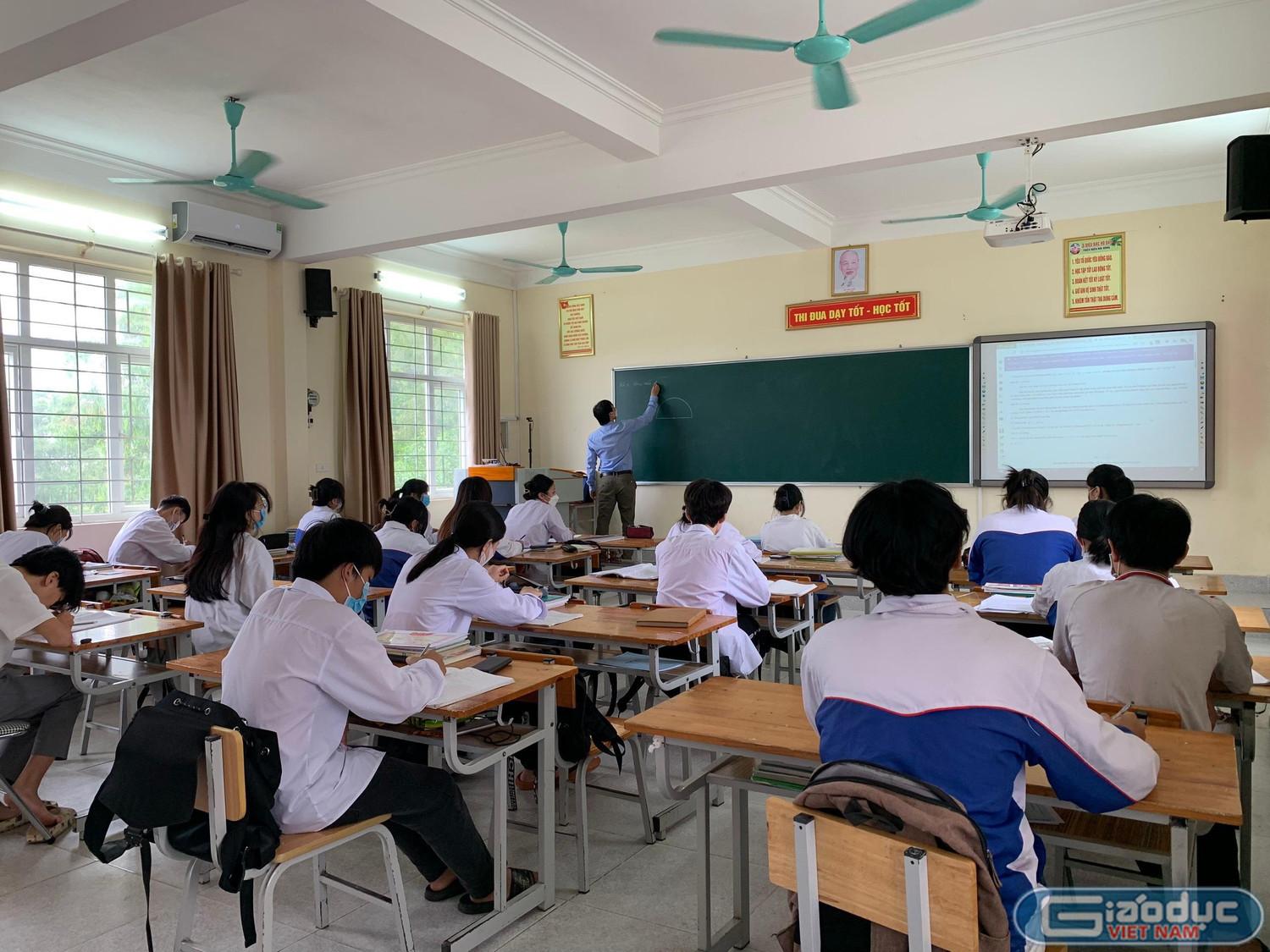 Hệ số lương giáo viên theo chùm Thông tư số 01-04 sẽ không thấp hơn hiện tại (Ảnh minh họa: Phạm Linh)