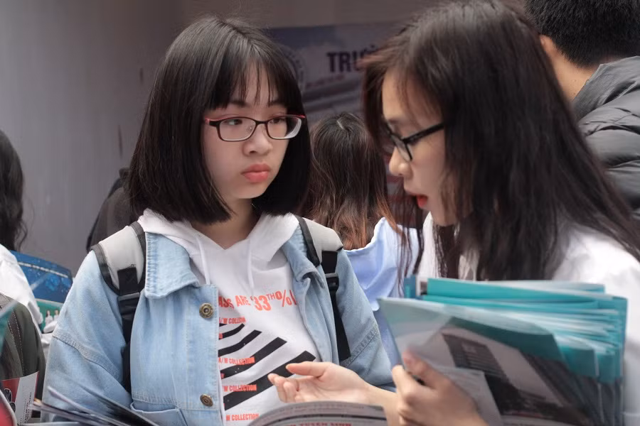 Tài liệu nào tốt nhất để thí sinh ôn tập thi quốc gia? ảnh 3 Tài liệu nào tốt nhất để thí sinh ôn tập thi quốc gia? ảnh 3