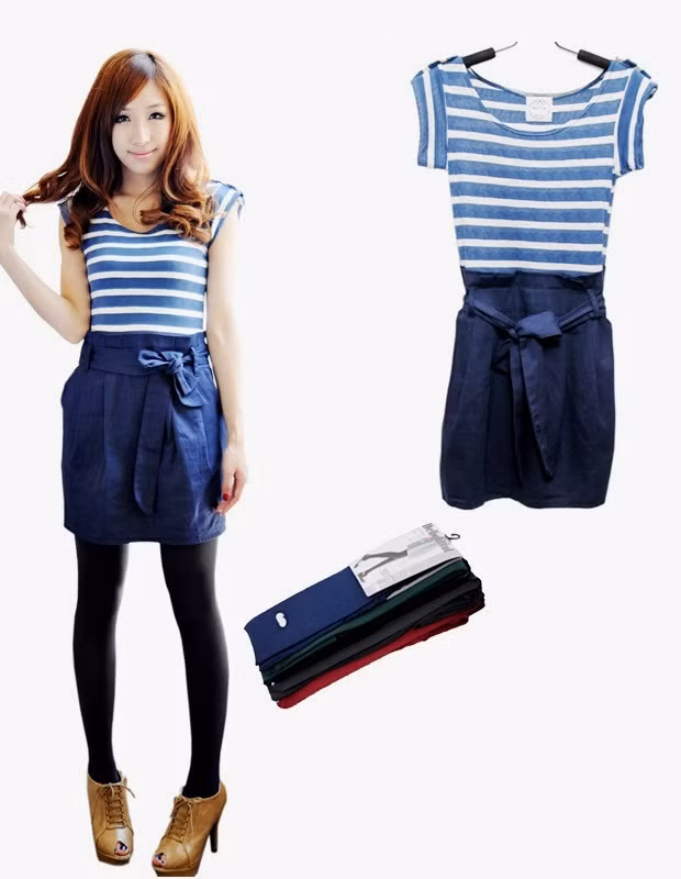 Bộ 2: Sành điệu và tươi trẻ với váy liền thân xanh biển. Nếu phần áo kẻ sọc tạo ấn tượng năng động, khỏe khoắn thì phần chân váy nơ khiến người đối diện thầm nghĩ “cô ấy thật dễ thương”