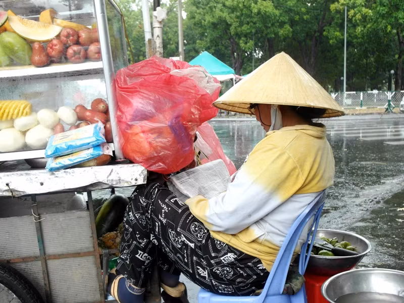 Tranh thủ đọc báo...