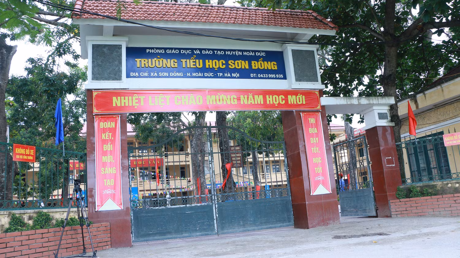 Ông Đỗ Đức Trung - Phó Chủ tịch Ủy ban nhân dân huyện Hoài Đức cho biết, kết quả kiểm tra, xác minh ban đầu cho thấy nhiều khoản thu của Trường Tiểu học Sơn Đồng là sai quy định. Ảnh: Đ.T.
