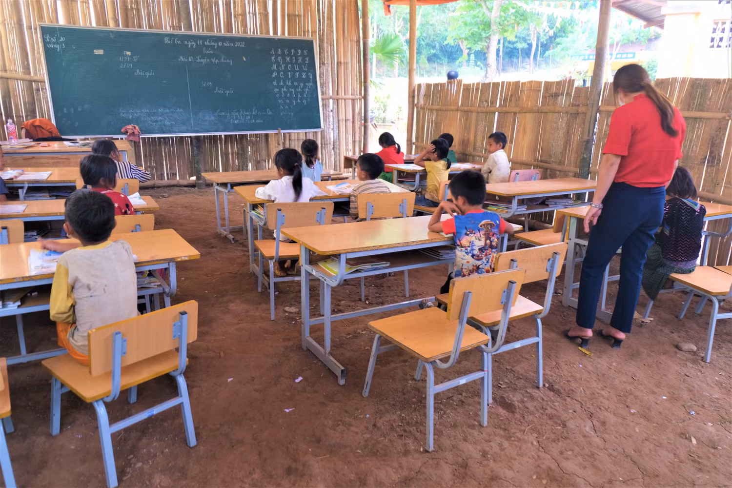 Tại Điện Biên, việc triển khai chương trình giáo dục phổ thông mới còn gặp nhiều khó khăn do thiếu giáo viên, tuy nhiên, việc tuyển dụng gặp rất nhiều khó khăn. Ảnh: LC