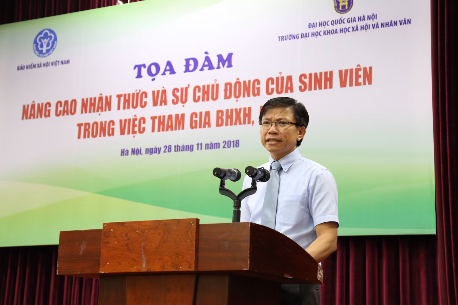 Phó Giáo sư, Tiến sĩ Hoàng Anh Tuấn – Phó Hiệu trưởng trường Đại học Khoa học Xã hội và Nhân văn Hà Nội. Phó Giáo sư, Tiến sĩ Hoàng Anh Tuấn – Phó Hiệu trưởng trường Đại học Khoa học Xã hội và Nhân văn Hà Nội.