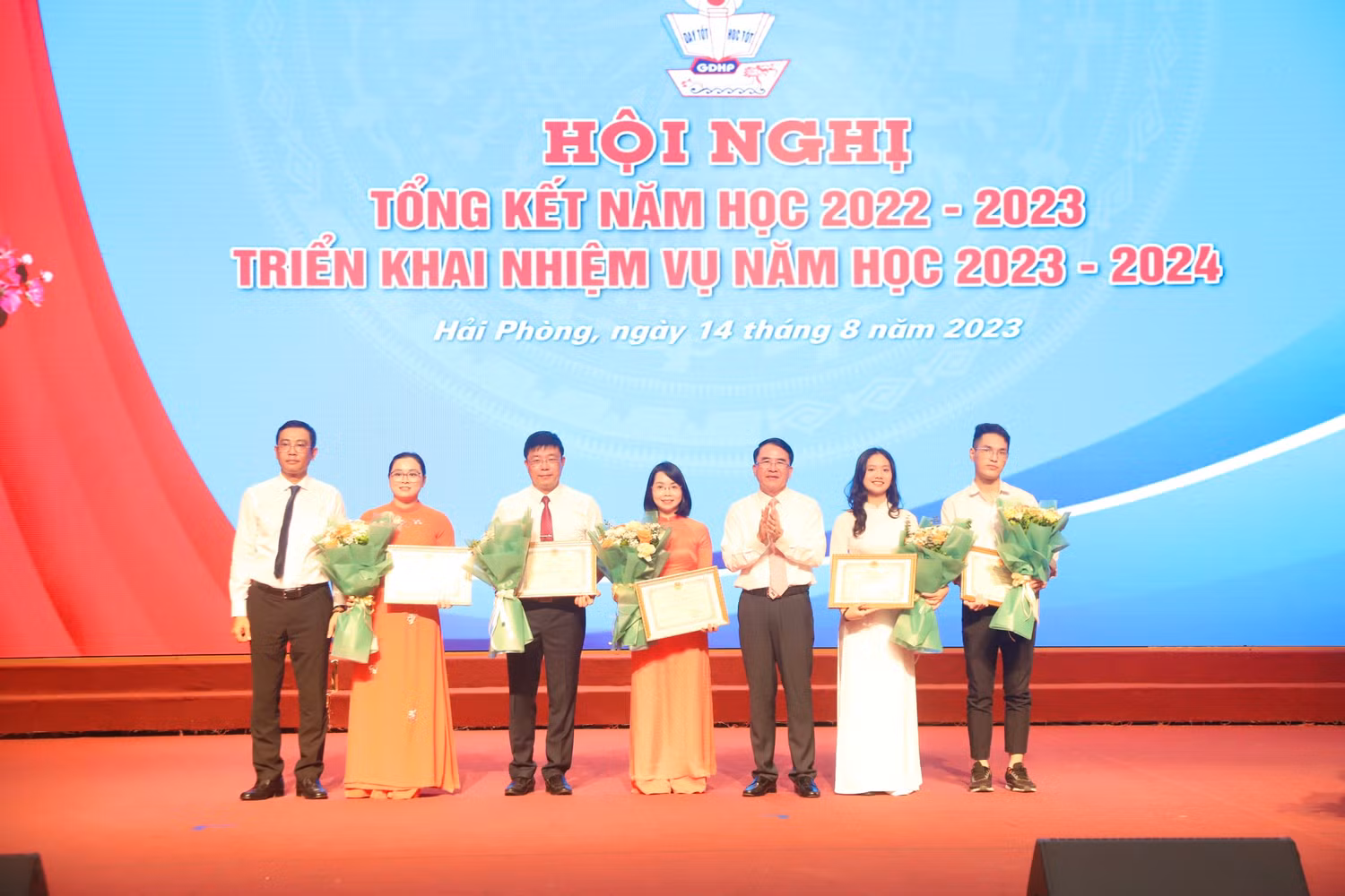 1 tập thể và 4 cá nhân có thành tích xuất sắc trong Hội thao Giáo dục quốc phòng an ninh toàn quốc lần thứ II năm 2022 vinh dự được nhận Bằng khen của Chủ tịch Uỷ ban nhân dân thành phố Hải Phòng(Ảnh: PL)