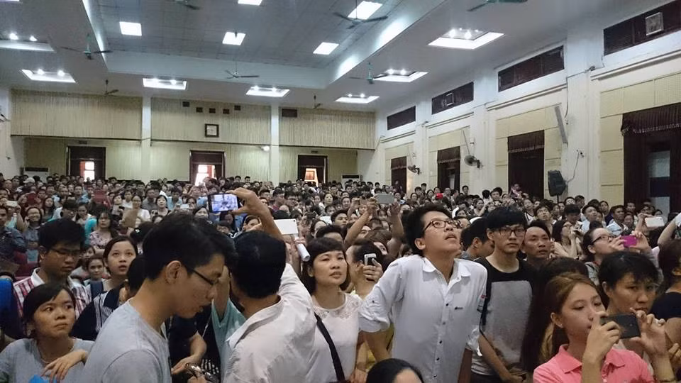 Tại hội trường Đại học Kinh tế Quốc dân. Ảnh Phạm Đức Minh.