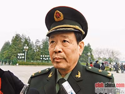 La Viện, học giả Trung Quốc hiếu chiến mang lon Thiếu tướng quân đội La Viện, học giả Trung Quốc hiếu chiến mang lon Thiếu tướng quân đội