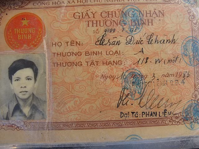 Thẻ thương binh của ông Trần Đức Thành. Ảnh Xuân Trung Thẻ thương binh của ông Trần Đức Thành. Ảnh Xuân Trung