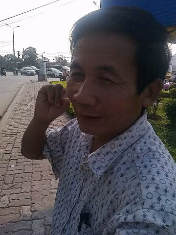 Ông T.V. S quê ở Giao Thủy, Nam Định phản đối với cách làm của tỉnh mình. Ảnh Xuân Trung Ông T.V. S quê ở Giao Thủy, Nam Định phản đối với cách làm của tỉnh mình. Ảnh Xuân Trung