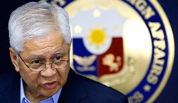 Ngoại trưởng Philippines Albert del Rosario tỏ ra hết sức bức xúc trước động thái của Trung Quốc kéo tàu chiến đổ bộ sát đảo Thị Tứ, Trường Sa Ngoại trưởng Philippines Albert del Rosario tỏ ra hết sức bức xúc trước động thái của Trung Quốc kéo tàu chiến đổ bộ sát đảo Thị Tứ, Trường Sa