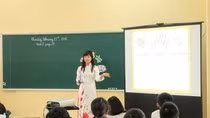 Một giáo viên đang trong cuộc thi giáo viên dạy giỏi. (Ảnh minh họa, nguồn: laodong.com.vn).