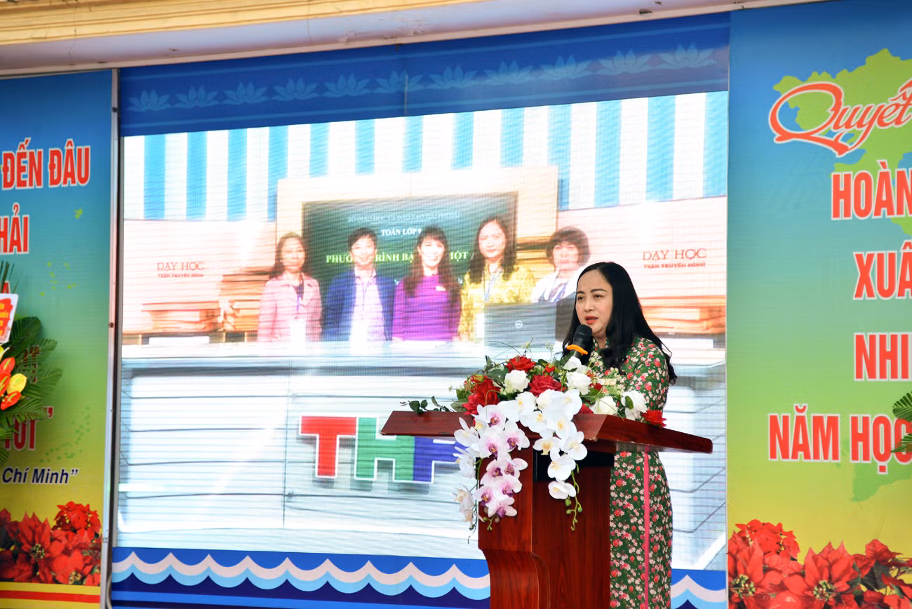Cô giáo Nguyễn Thị Thu Hương, Hiệu trưởng Trường Trung học cơ sở Ngô Quyền (quận Lê Chân, Hải Phòng) phát biểu tại ngày hội tư vấn hướng nghiệp cho học sinh lớp 9 (Ảnh: LT) Cô giáo Nguyễn Thị Thu Hương, Hiệu trưởng Trường Trung học cơ sở Ngô Quyền (quận Lê Chân, Hải Phòng) phát biểu tại ngày hội tư vấn hướng nghiệp cho học sinh lớp 9 (Ảnh: LT)
