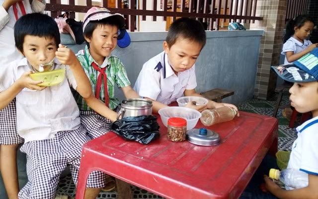 Con đường nhọc nhằn đến trường của cô trò miền núi ảnh 2