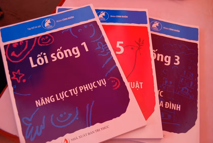 Ảnh chụp bộ sách của nhóm Cánh Buồm, NXB Tri thức. (Ảnh: Quyên Quyên) Ảnh chụp bộ sách của nhóm Cánh Buồm, NXB Tri thức. (Ảnh: Quyên Quyên)