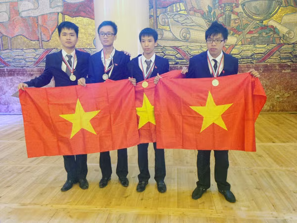 Đội tuyển Olympic Hóa học Việt Nam xuất sắc giành 4 Huy chương quốc tế.
