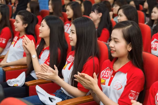 Các thí sinh Hoa khôi sinh viên tại buổi giao lưu khởi nghiệp