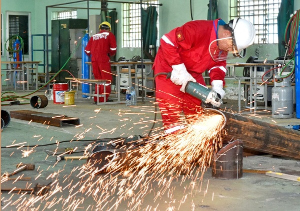 Thí sinh đang thi tay nghề tại Hội thi