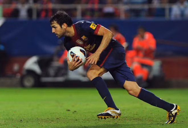 Rất may Fabregas đã tỏa sáng bằng một cú đúp giúp Barca quân bình tỷ số 2-2.