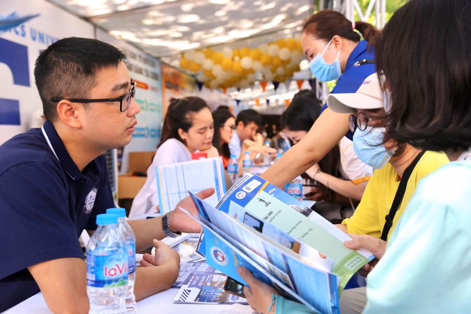 Năm 2023, nhiều trường đại học áp dụng phương thức xét tuyển học bạ. Ảnh minh họa: Ngọc Ánh
