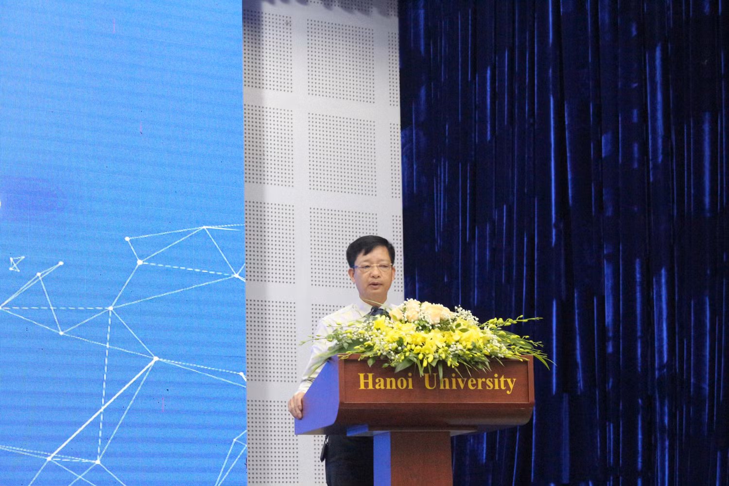Tiến sĩ Lương Ngọc Minh - Phó Hiệu trưởng, Phó trưởng ban chỉ đạo Đề án chuyển đổi số Trường Đại học Hà Nội. (Ảnh: Phạm Minh)