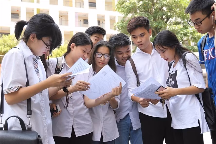Ngành Giáo dục Thành phố Hồ Chí Minh đề xuất dời kỳ thi trung học phổ thông quốc gia đến cuối tháng 7/2020. (Ảnh minh họa: Laodong.vn) Ngành Giáo dục Thành phố Hồ Chí Minh đề xuất dời kỳ thi trung học phổ thông quốc gia đến cuối tháng 7/2020. (Ảnh minh họa: Laodong.vn)
