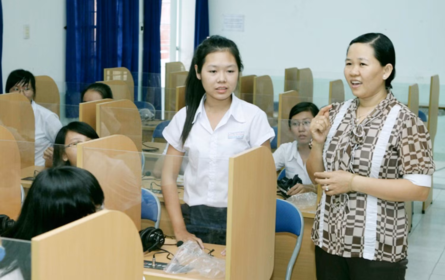 Quy định lộ trình thực hiện nâng chuẩn trình độ đào tạo của giáo viên đang lấy ý kiến dư luận. (Ảnh minh hoạ: Giaoducthoidai.vn) Quy định lộ trình thực hiện nâng chuẩn trình độ đào tạo của giáo viên đang lấy ý kiến dư luận. (Ảnh minh hoạ: Giaoducthoidai.vn)