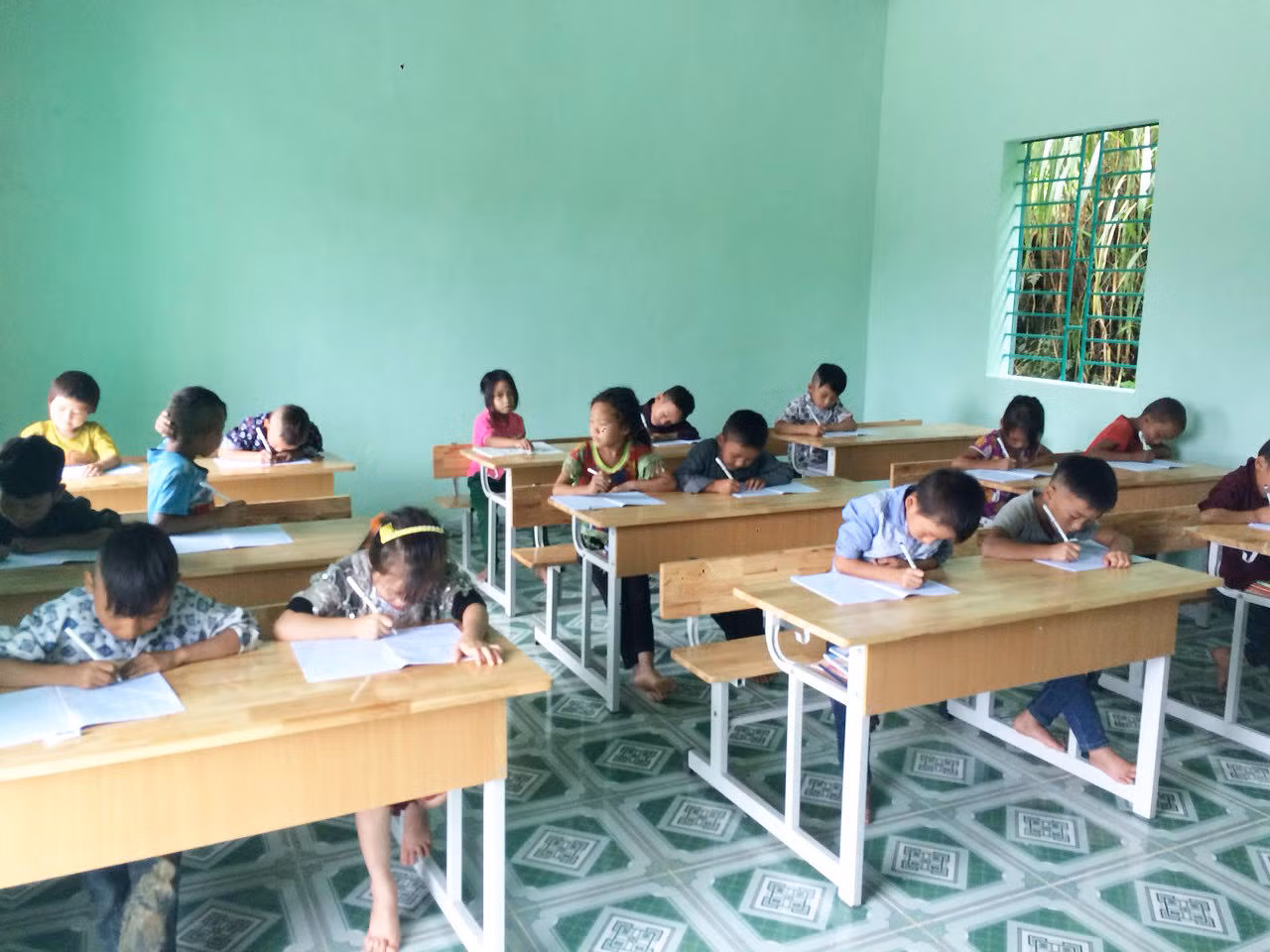 Học sinh ở Lũng Hồ, xã Yên Minh, tỉnh Hà Giang. (Ảnh: Nhân vật cung cấp) Học sinh ở Lũng Hồ, xã Yên Minh, tỉnh Hà Giang. (Ảnh: Nhân vật cung cấp)