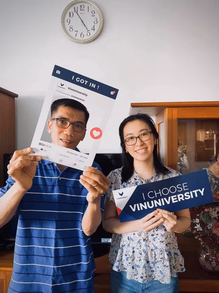 Homi và người cha đã hết lòng ủng hộ các ý tưởng “mạo hiểm” của cô con gái Homi và người cha đã hết lòng ủng hộ các ý tưởng “mạo hiểm” của cô con gái