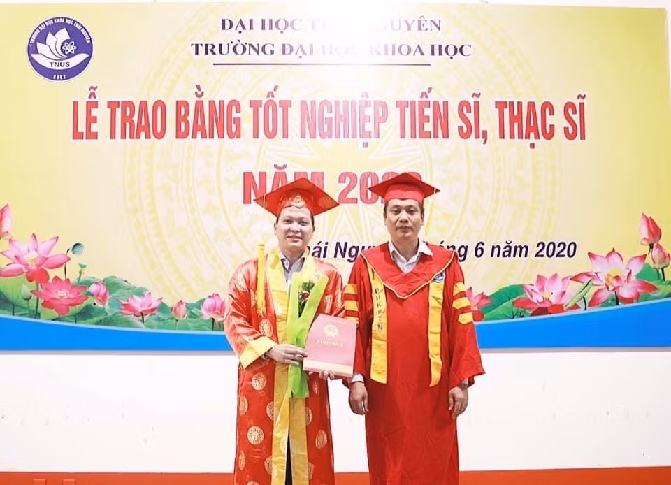 Ngày 6/6, Trường Đại học Khoa học đã tổ chức Lễ trao bằng tốt nghiệp tiến sĩ, thạc sĩ cho 1 Tiến sĩ chuyên ngành Toán học và 91 Thạc sĩ tốt nghiệp đợt 2 năm 2019.