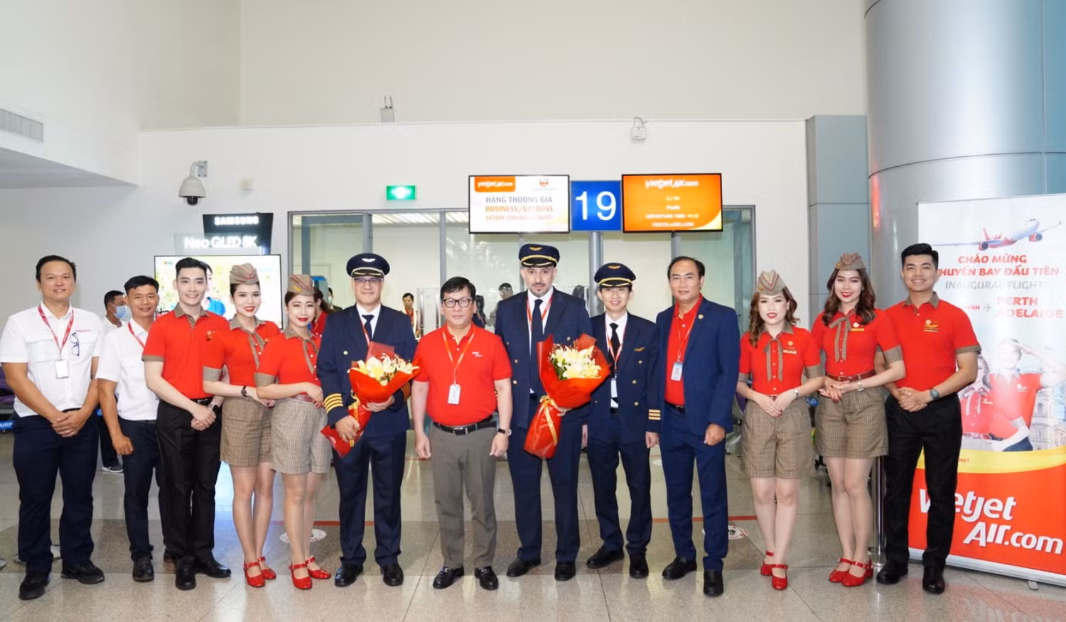 Phi hành đoàn Vietjet trên hành trình kết nối Việt Nam với Perth, Adelaide.