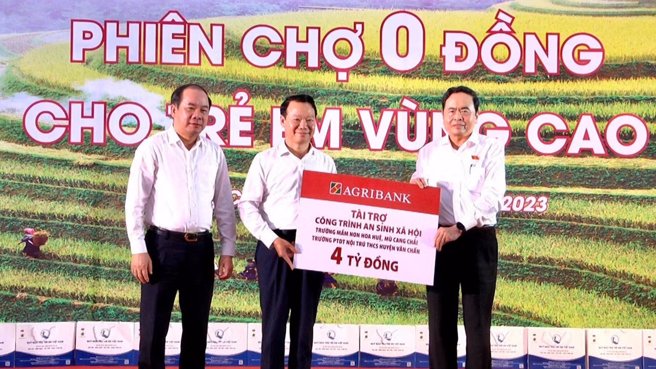 Agribank tài trợ 4 tỷ đồng xây dựng 02 công trình an sinh xã hội tại huyện Mù Cang Chải và huyện Văn Chấn, tỉnh Yên Bái.