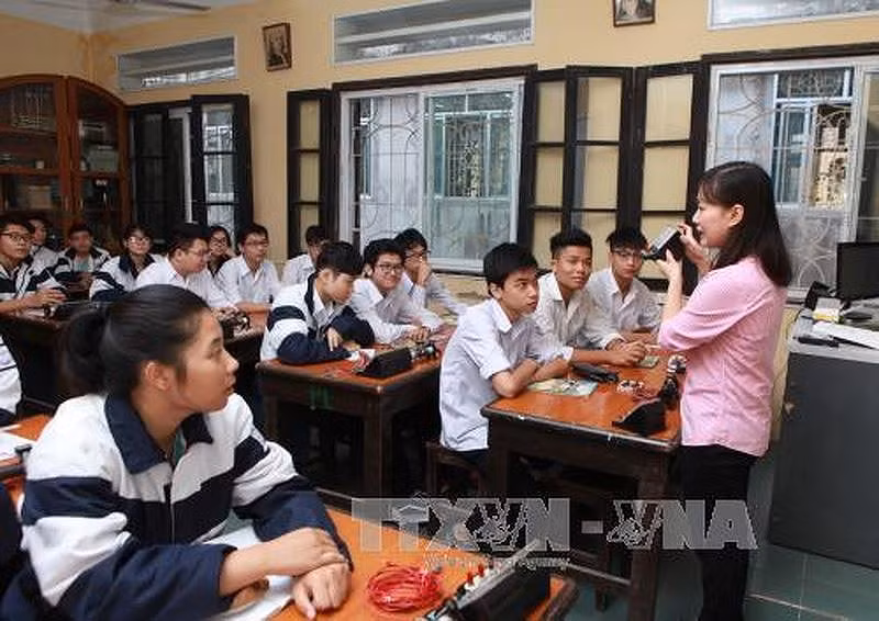 Công tác phân luồng giáo viên (Ảnh minh họa: TTXVN).