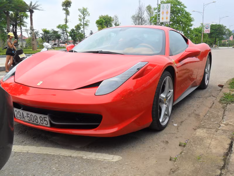 Mẫu xe kết hợp tinh tế phong cách thiết kế quyến rũ của Ferrari và những công nghệ hàng đầu này từng được vinh danh là Xe đẹp nhất triển lãm Frankfurt.