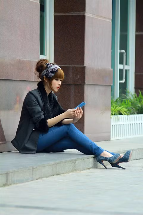 Mỗi lần thay đổi áo khoác, là mỗi lần ta được thấy những ấn tượng thời trang khác hẳn nhau. Puby đã mách cho bạn gái một mẹo nhỏ: "với tủ đồ của mình, đôi khi chỉ cần thay đổi cách kết hợp váy-quần với áo khoác khác nhau, ta sẽ "hô biến" những style mới độc đáo và đẹp mắt".