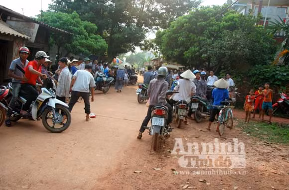 Chùm ảnh khám nhà hung thủ vụ thảm sát Bắc Giang ảnh 1