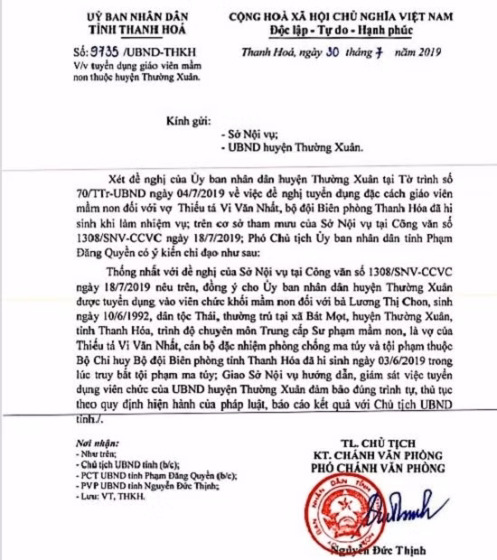 Công văn của Ủy ban nhân dân tỉnh Thanh Hóa về việc tuyển dụng đặc cách giáo viên mầm non đối với vợ Thiếu tá Vi Văn Nhất (Ảnh: baothanhhoa.vn). Công văn của Ủy ban nhân dân tỉnh Thanh Hóa về việc tuyển dụng đặc cách giáo viên mầm non đối với vợ Thiếu tá Vi Văn Nhất (Ảnh: baothanhhoa.vn).