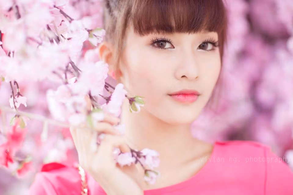 “Một cô gái boxing trong suy nghĩ của mọi người thường sẽ là một cô nàng vai u thịt bắp, gương mặt gân guốc, làn da bánh mật và thô ráp, có thể mang một khuôn mặt vuông thành sắc cạnh".