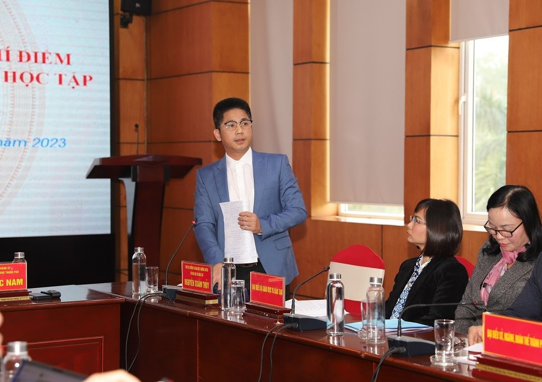Ông Nguyễn Xuân Thuỷ - Phó Vụ trưởng Vụ Giáo dục thường xuyên, Bộ Giáo dục và Đào tạo đánh giá cao kết quả thực hiện thí điểm của Hải Phòng (Ảnh: Phạm Linh)