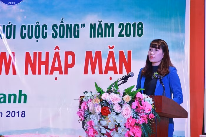 Bà Hà Thị Bích Hồng phát biểu tại lễ phát động cuộc thi “Biến đổi khí hậu với Cuộc sống” năm 2018.