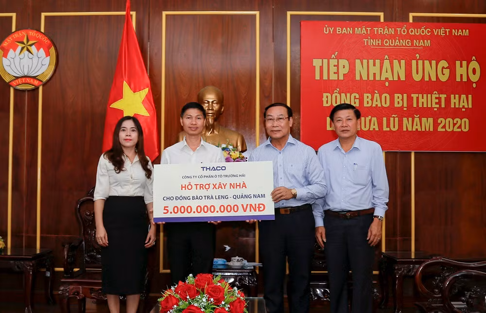 THACO đã dành 5 tỷ đồng để xây dựng lại ngôi làng cho đồng bào xã Trà Leng, huyện Nam Trà My, tỉnh Quảng Nam bị sập nhà do sạt lở đất.