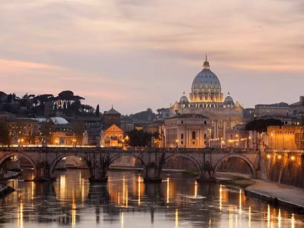 18. Italia Nợ nước ngoài (% so với GDP): 136,6% Tổng nợ nước ngoài: 2,494 nghìn tỷ USD GDP năm 2011 (ước tính): 1,826 nghìn tỷ USD Nợ nước ngoài bình quân đầu người: 40.724 USD