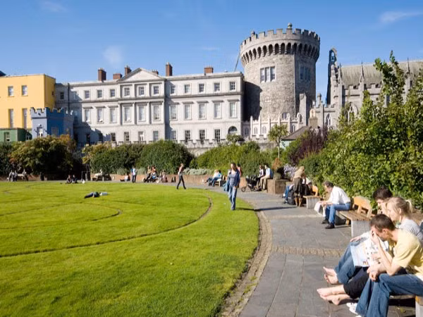 1. Ireland Nợ nước ngoài (% so với GDP): 1.239% Tổng nợ nước ngoài: 2,26 nghìn tỷ USD GDP năm 2011 (ước tính): 182,1 tỷ USD Nợ nước ngoài bình quân đầu người: 478.087 USD