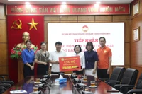 Đoàn Trường Cao đẳng Y tế Hà Nội đã trao tặng 250 triệu đồng ủng hộ tại trụ sở Ủy ban Mặt trận Tổ quốc Việt Nam thành phố Hà Nội. Ảnh: Website Nhà trường.